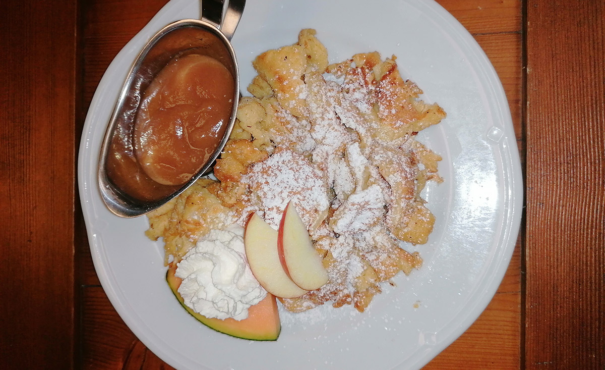 Kaiserschmarrn mit Apfelmus